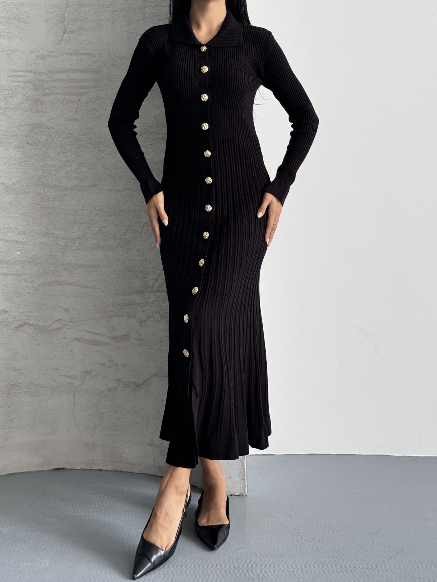 Kelly Triko Sık Dokuma Altın Düğme Elbise Siyah