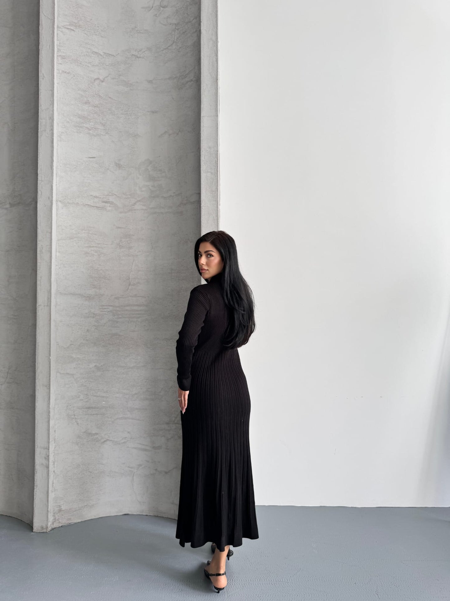 Kelly Triko Sık Dokuma Altın Düğme Elbise Siyah