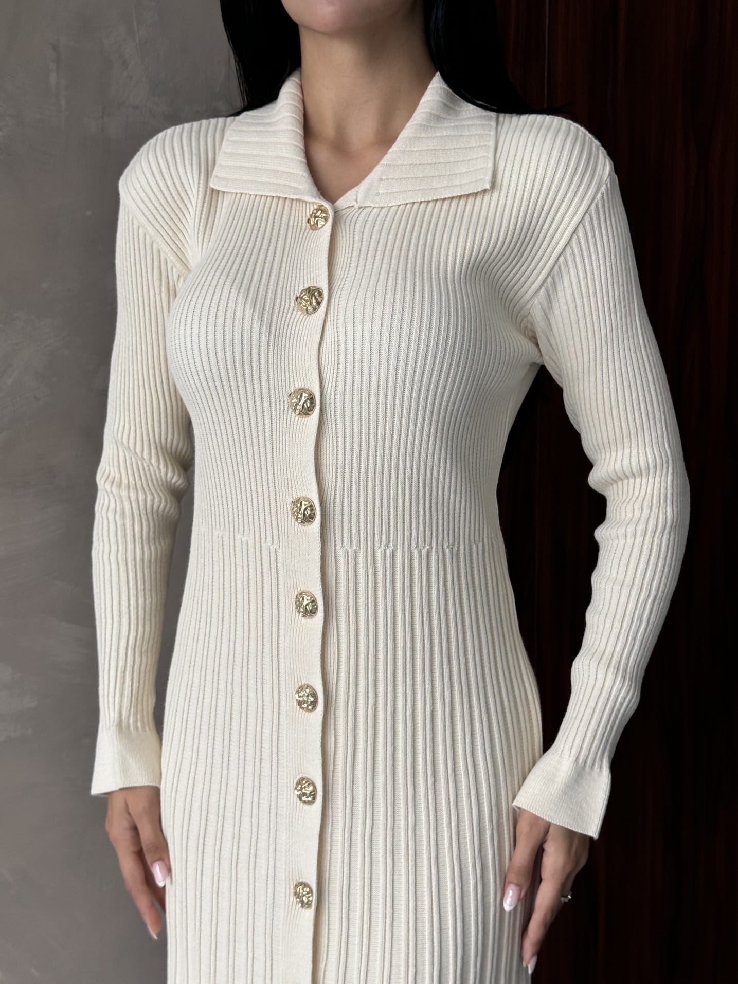 Kelly Triko Sık Dokuma Altın Düğme Elbise Beyaz