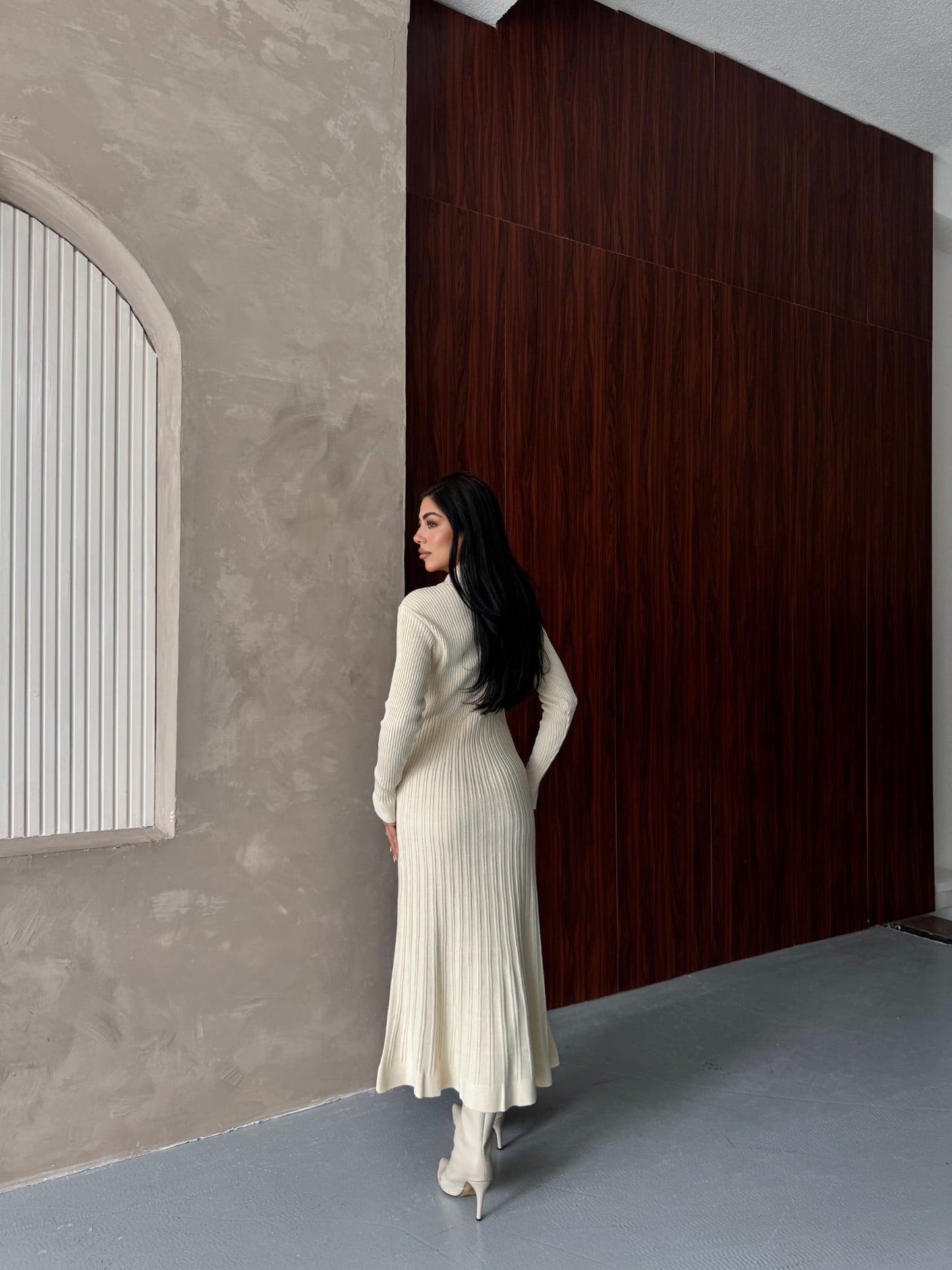 Kelly Triko Sık Dokuma Altın Düğme Elbise Beyaz