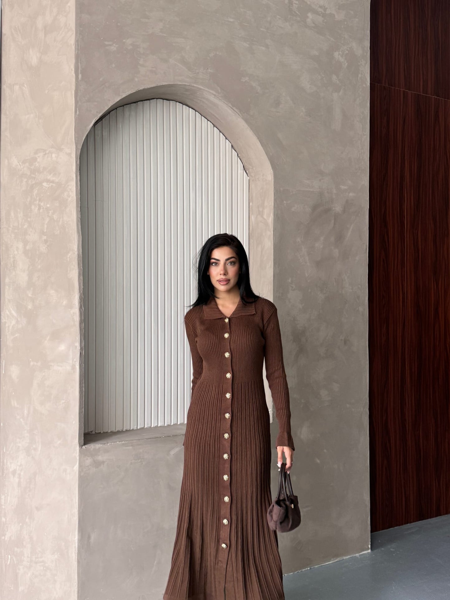 Kelly Triko Sık Dokuma Altın Düğme Elbise Kahverengi