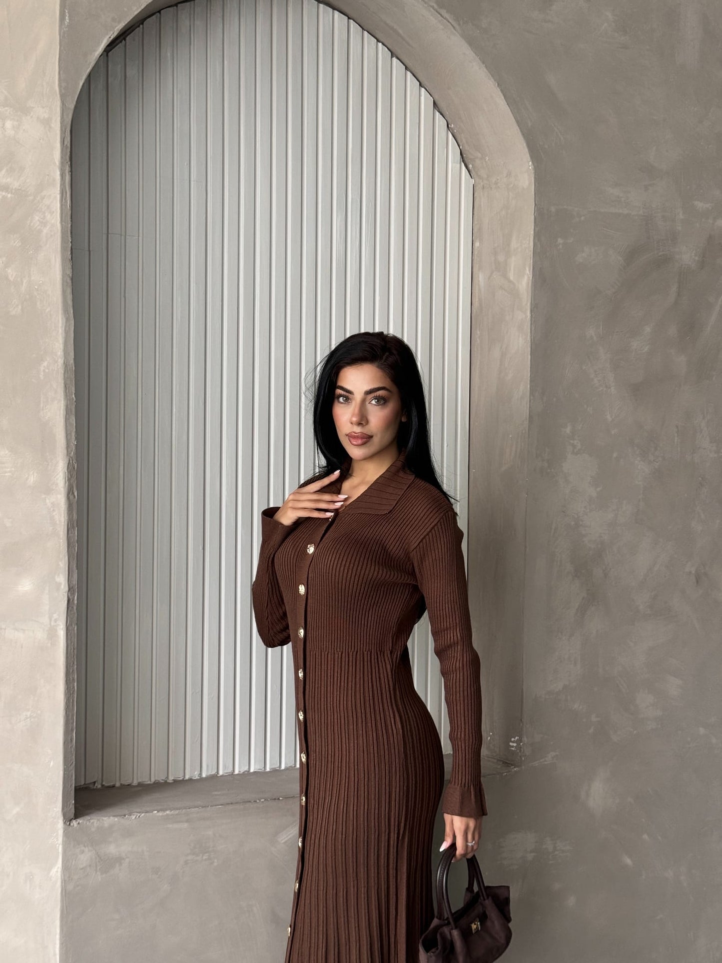 Kelly Triko Sık Dokuma Altın Düğme Elbise Kahverengi